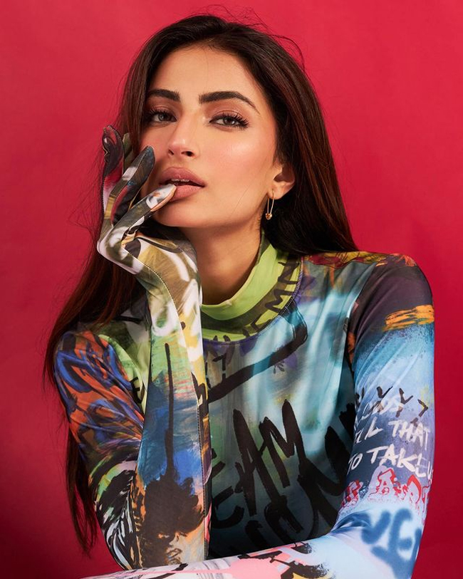 Pleasing Clicks Of Palak Tiwari In Colorful top